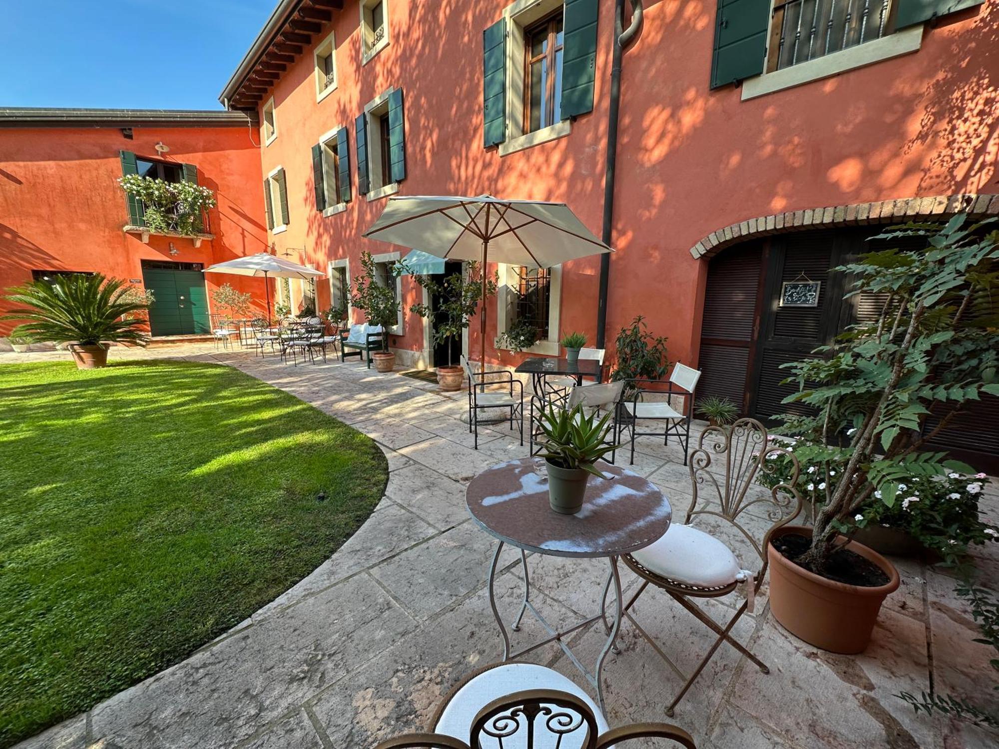 Relais Corte Bercelli Valeggio sul Mincio Esterno foto